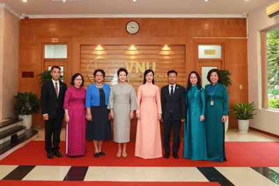 Hai phu nhân Chủ tịch nước Việt Nam, Trung Quốc thăm ĐH Quốc gia Hà Nội