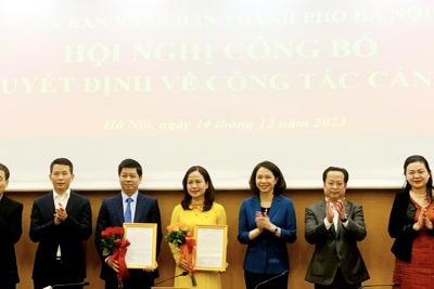 Hà Nội: Công bố, trao quyết định cho 2 Phó Giám đốc Sở GD&ĐT
