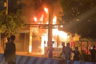 Bình Dương: Cháy lớn tại quán karaoke chưa đủ điều kiện hoạt động