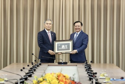 Bí thư Thành ủy Đinh Tiến Dũng tiếp xã giao Chủ tịch Hội đồng TP Seoul
