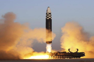 Triều Tiên bất ngờ phóng tên lửa về phía Nhật Bản