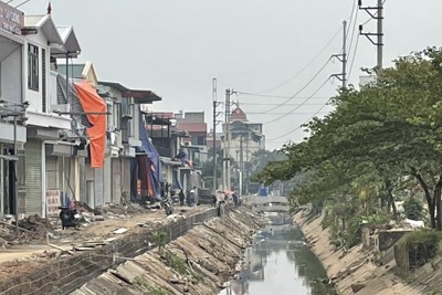  Thị trấn Thường Tín tập trung xử lý vi phạm tại kênh Tây giai đoạn 2