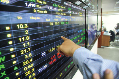 Chứng khoán 21/12: Cổ phiếu vừa và nhỏ "vớt" Vn-Index