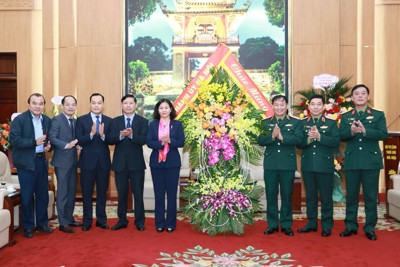 Lãnh đạo Thành phố Hà Nội thăm, chúc mừng Bộ Tư lệnh Thủ đô