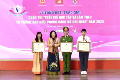 Hà Nội: Nam sinh yêu sử đạt giải Nhất cuộc thi tìm hiểu về Bác Hồ