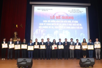 Hà Nội: 350 lãnh đạo cấp xã hoàn thành bồi dưỡng về chính quyền đô thị