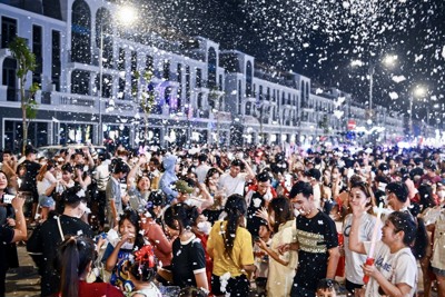 Sắc màu Noel lung linh trong chuỗi sự kiện lễ hội quy mô ở Long An