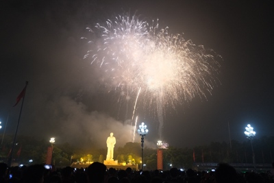 Nghệ An: Ấn tượng màn pháo hoa chào năm mới 2024