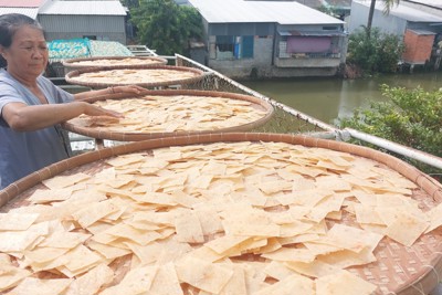 Làng sản xuất đồ khô ở Sóc Trăng nhộn nhịp ngày giáp Tết