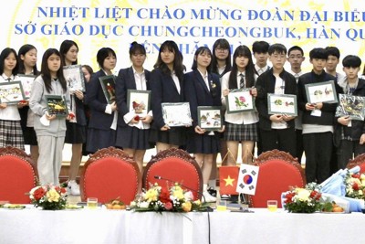 Học sinh Hàn Quốc sang học tập, trải nghiệm văn hóa tại Hà Nội