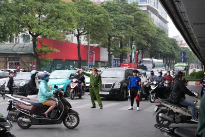 Cầu Giấy xây dựng mô hình “Con đường màu xanh” giảm ùn tắc giao thông