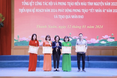 Quận Thanh Xuân tặng quà, phát động phong trào “Tết Nhân ái”