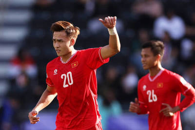 Clip Bùi Hoàng Việt Anh ghi bàn cho tuyển Việt Nam vào lưới tuyển Iraq
