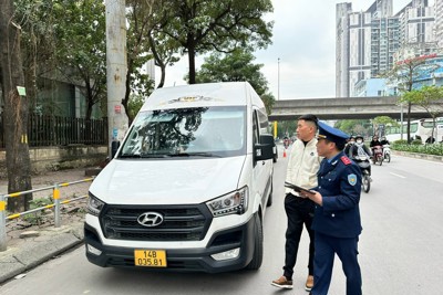 Thanh tra GTVT quận Nam Từ Liêm: Xử lý 16 xe khách một buổi chiều