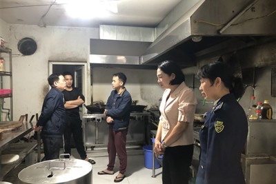Huyện Gia Lâm: Tăng cường kiểm soát an toàn thực phẩm trong dịp Tết Nguyên đán