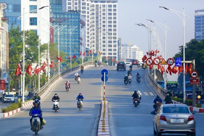 Hà Nội chỉnh trang đô thị chào Xuân Giáp Thìn 2024 