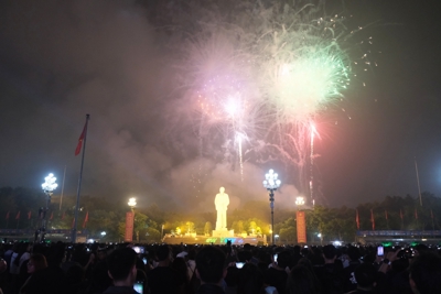 TP Vinh tổ chức đêm hội đường phố và bắn pháo hoa chào năm mới
