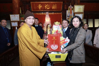 Lãnh đạo Thành phố chúc Tết Hội đồng chứng minh Giáo hội Phật giáo Việt Nam