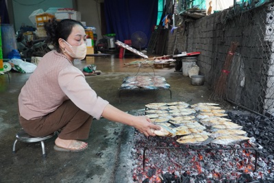 Nghệ An: Làng nướng cá thu đỏ lửa suốt ngày đêm dịp giáp Tết