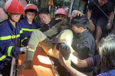 Nghệ An: Xe buýt va chạm với xe container, nhiều người bị thương