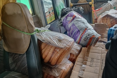 Nghệ An: Khách đi xe buýt phàn nàn vì hàng hoá chiếm hết chỗ ngồi