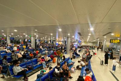 Sân bay Tân Sơn Nhất thông thoáng trong ngày 29 Tết