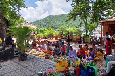 Đi lễ chùa, xin lộc đầu năm: Nét đẹp văn hóa của người Việt