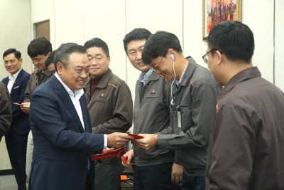 Chủ tịch TP Hà Nội động viên sản xuất tại các doanh nghiệp công nghệ cao