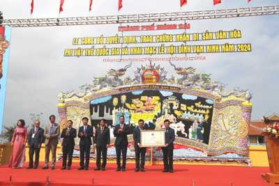 Đón nhận Di sản văn hóa phi vật thể quốc gia tại đình Vạn Ninh 