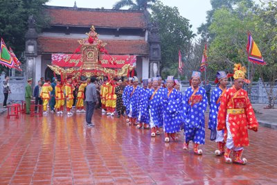 Lễ rước kiệu Ngọc Lộ: Nghi lễ mở đầu Lễ hội Khai ấn đền Trần 2024