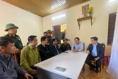 Chủ tịch UBND tỉnh Trịnh Xuân Trường trực tiếp đến hiện trường chỉ đạo chữa cháy
