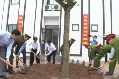 Công an Thành phố Hà Nội phát động Tết trồng cây tại huyện Gia Lâm