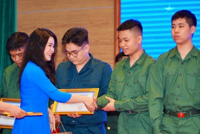Hà Nội: Gặp mặt thanh niên tình nguyện nhập ngũ, quân nhân xuất ngũ tiêu biểu