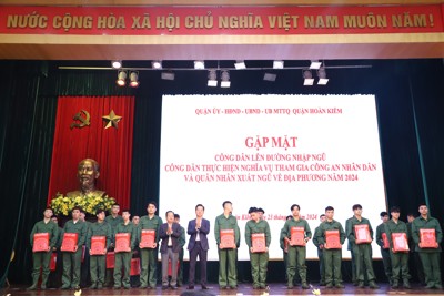 Quận Hoàn Kiếm gặp mặt tân binh lên đường nhập ngũ năm 2024