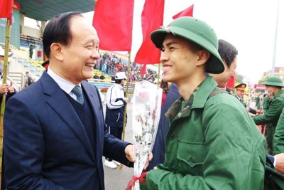 Chủ tịch HĐND TP Nguyễn Ngọc Tuấn động viên các tân binh huyện Thanh Trì