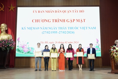 Tây Hồ kỷ niệm Ngày Thầy thuốc Việt Nam: Nhiều tập thể được khen thưởng 