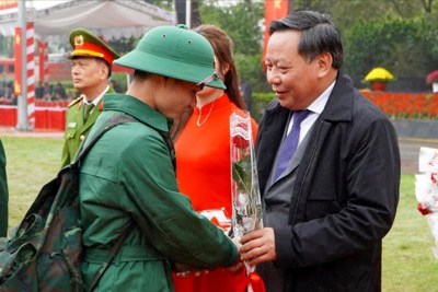Phó Bí thư Thành ủy Nguyễn Văn Phong dự lễ giao, nhận quân tại Chương Mỹ