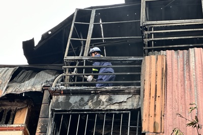 Hà Đông: Cháy rụi toàn bộ 2 ngôi nhà kinh doanh văn phòng phẩm