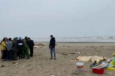 Hà Tĩnh: Phát hiện thi thể nữ giới trôi dạt vào bờ biển