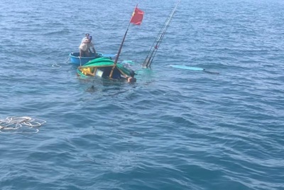 Quảng Ngãi: Phát hiện thi thể nghi là ngư dân vụ chìm tàu cá