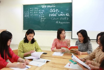 Hà Nội: Tập huấn sách giáo khoa mới lớp 5 và lớp 12