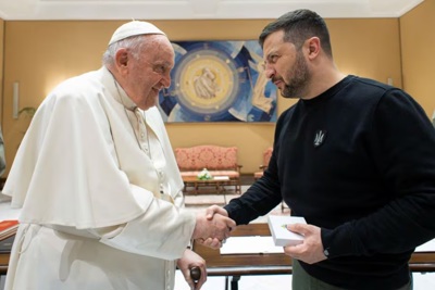 Ẩn ý khi Giáo hoàng Francis khẳng định Ukraine nên "giương cờ trắng"