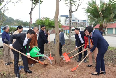 Hội Hữu nghị Việt Nam - Ấn Độ TP Hà Nội trồng cây tại Quốc Oai