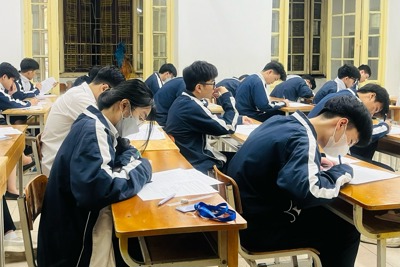 Hà Nội: Hơn 100.000 học sinh lớp 11 làm bài khảo sát Ngữ văn - Toán