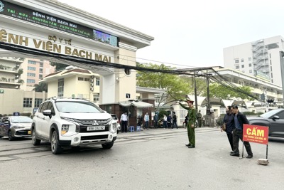Xử lý nghiêm vi phạm, lập lại trật tự tại khu vực bệnh viện Bạch Mai