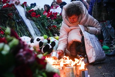 Lời nhắc nhở về khủng bố từ vụ xả súng vào nhà hát Nga