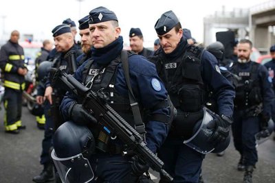 Pháp ra quyết định khẩn sau vụ tấn công khủng bố ở Nga