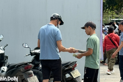 Xuất hiện điểm trông xe tự phát ngay tại cổng Liên đoàn bóng đá Việt Nam