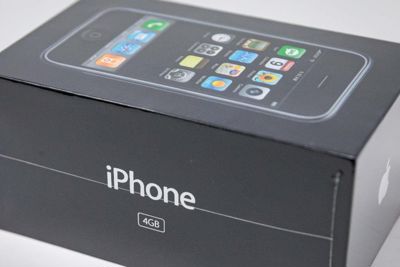 iPhone nguyên bản đời đầu có giá hơn 130.000 USD