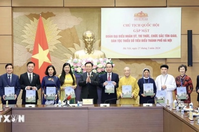Chủ tịch Quốc hội gặp Đoàn đại biểu nhân sĩ, trí thức, chức sắc tôn giáo, dân tộc thiểu số TP Hà Nội